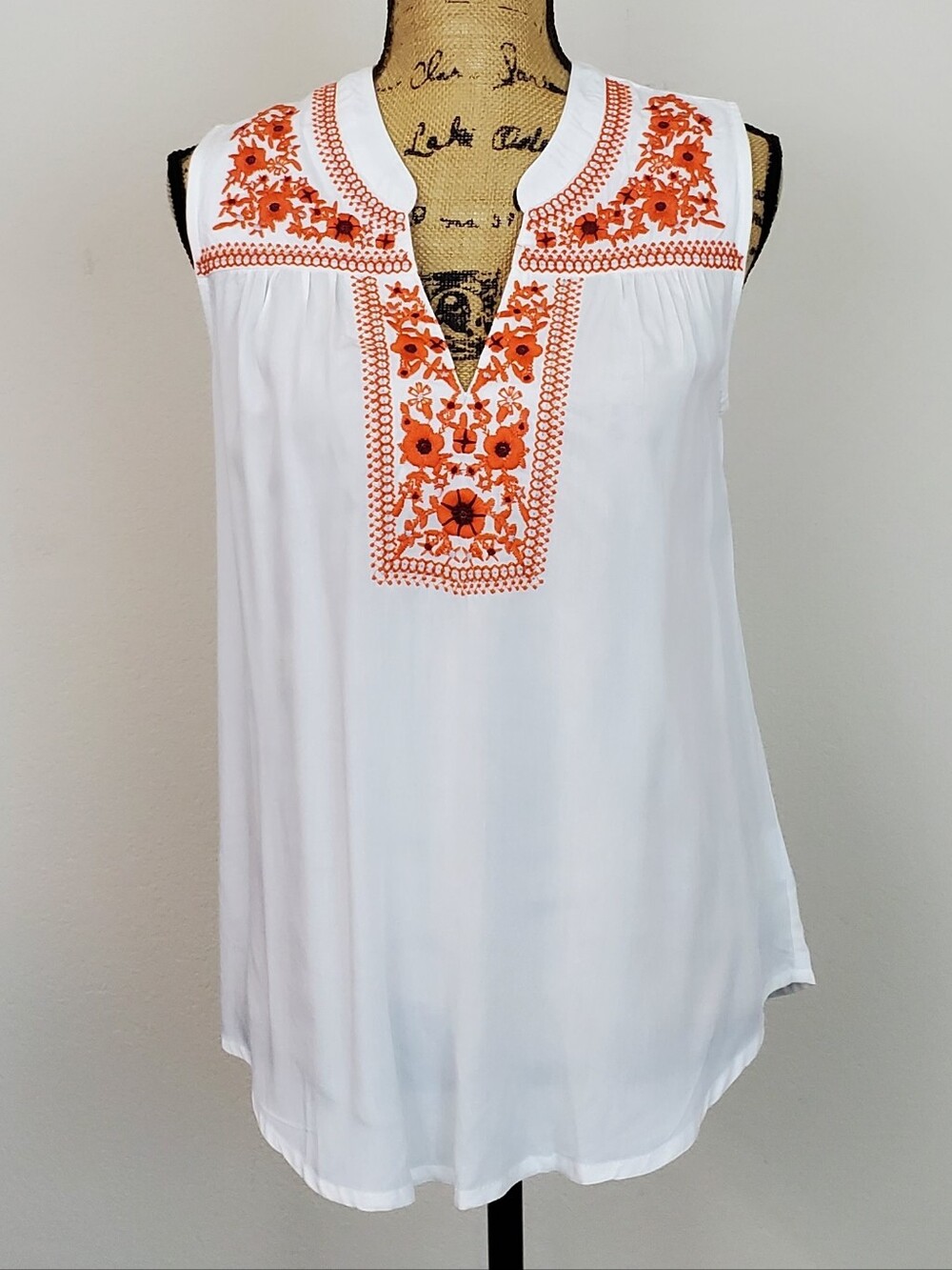 NWT!!! Solitaire Embroidered Top Sz M